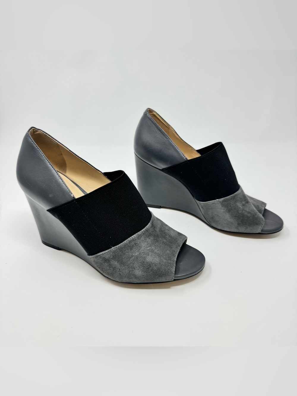Karl Lagerfeld Darci Wedge Peep-Toe Ankle Booties in Gray & Black Size 7